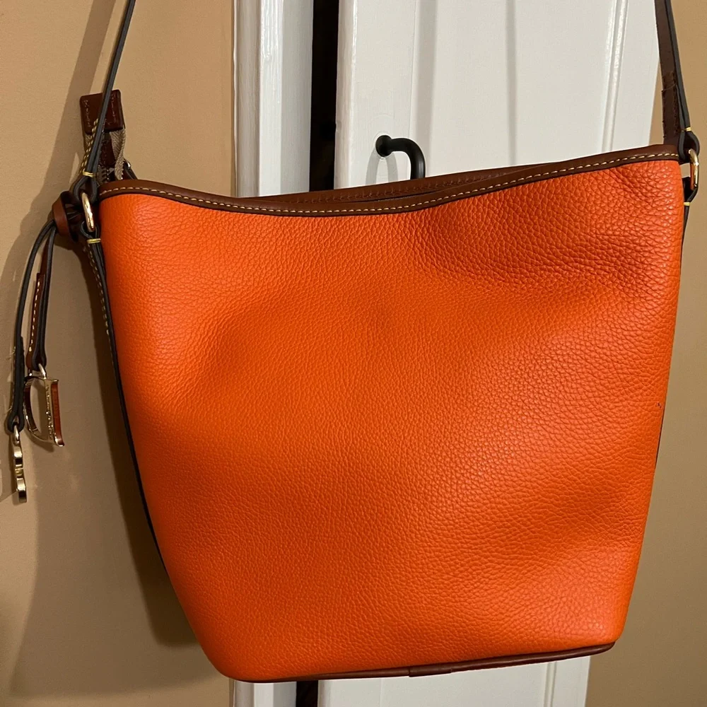 Dooney & Bourke Zip Sac in Clementine Pebble Leather Crossbody Bag - Picture 5 of 16